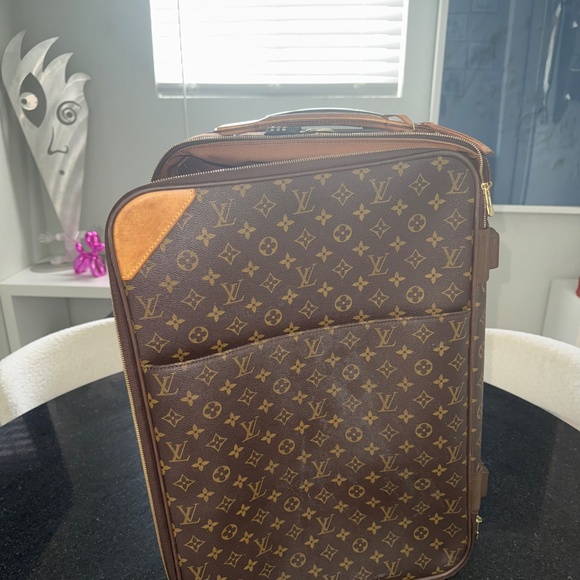 Authentic Louis Vuitton Luggage Set – 3 Pieces – $3,500 (All Included) - Picture 3 of 10